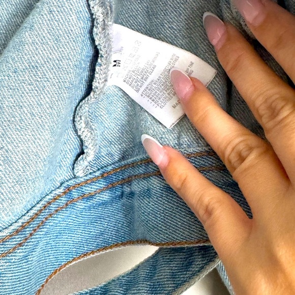 Brandy Melville Isabelle Cropped Denim Jacket 💙 - Picture 8 of 12